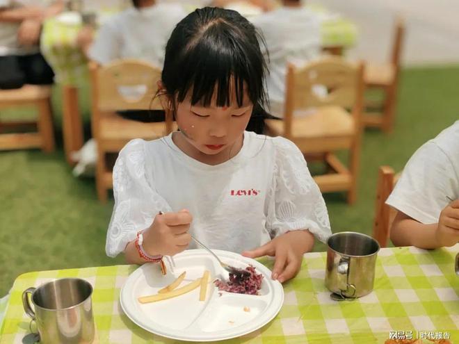 庆六一——中牟新区琼花路幼儿园庆六一主题活动不朽情缘正版‘绳’彩飞扬‘篮’不住 童声嘹亮(图5)