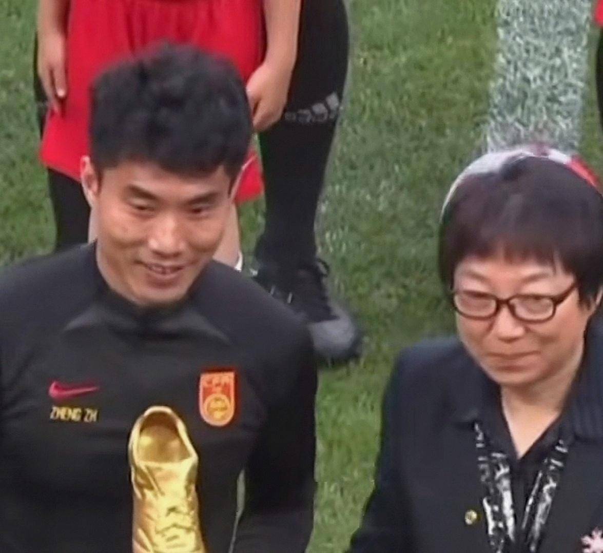 人住这套房子不靠夸张材料取胜靠把日常打理到发光干净到能映出灯具的轮廓不朽情缘游戏平台46岁秦岚的豪宅爆了全屋精致温暖一尘不染刚好适合两个(图8) 人住这套房子不靠夸张材料取胜靠把日常打理到发光干净到能映出灯具的轮廓不朽情缘游戏平台46岁秦岚的豪宅爆了全屋精致温暖一尘不染刚好适合两个(图8)