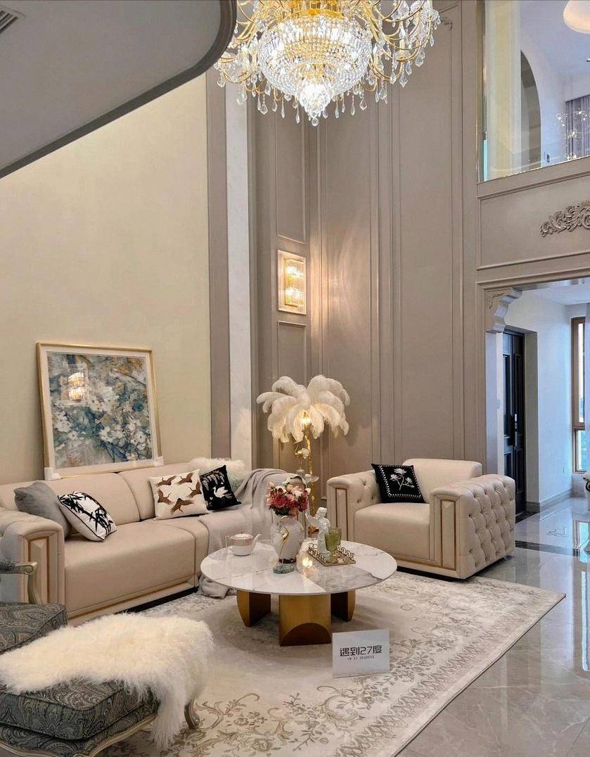 人住这套房子不靠夸张材料取胜靠把日常打理到发光干净到能映出灯